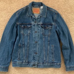 Levi’s denim jacket size large